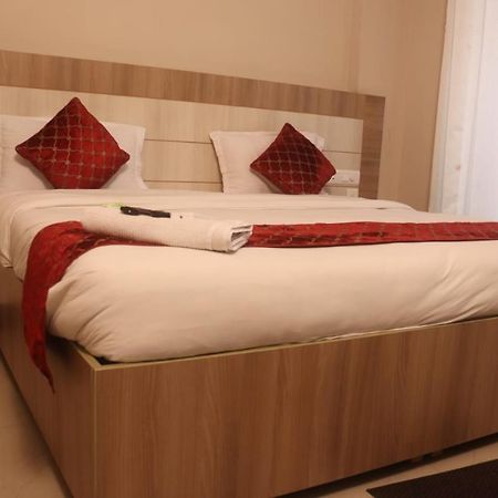Dubey Homestay - 500 Meter From Temple Vrindāvan Εξωτερικό φωτογραφία